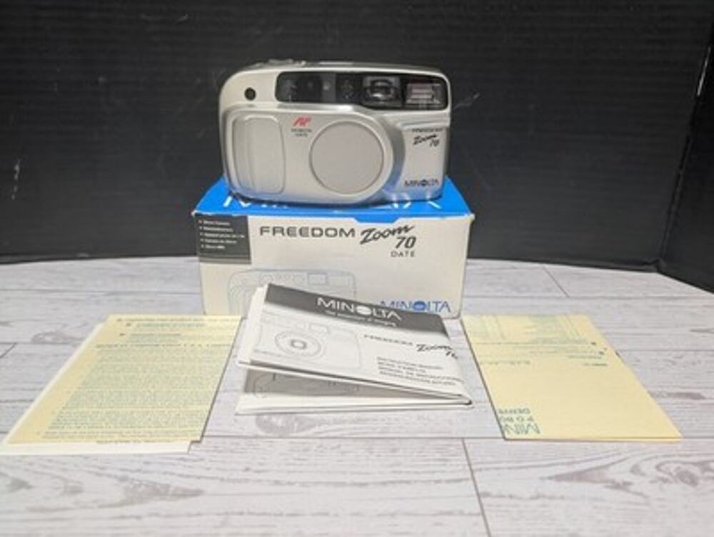 Minolta Freedom Zoom 70 Date 35mm Point and Shoot 35-70mm Lens & Manuals W/ Box